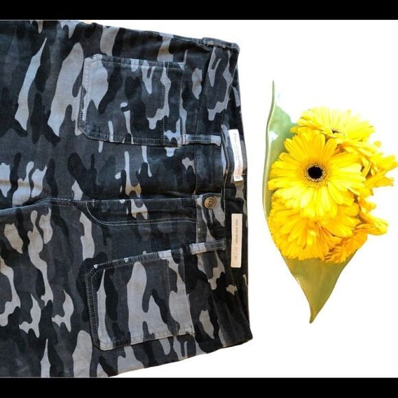 ANTHROPOLOGIE Pilcro And The Letterpress Camo Corduroy Pants EUC - Picture 1 of 16